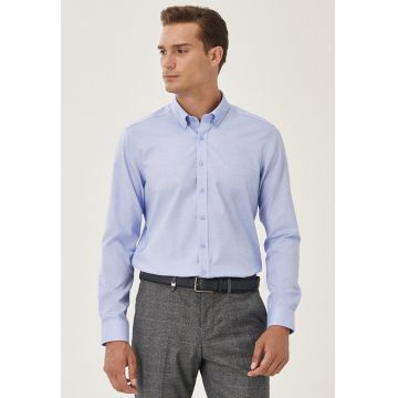 Camasa slim fit cu guler fixat cu nasturi