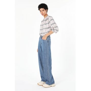 Camasa cu model in carouri si decolteu la baza gatului Camasa cu model in carouri si decolteu la baza gatului