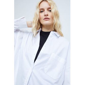 Medicine camasa femei, culoarea alb, cu guler clasic, relaxed