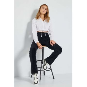 Camasa crop cu terminatie elastica