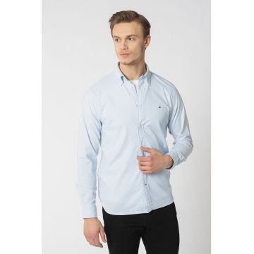 Camasa regular fit cu logo discret si guler Oxford