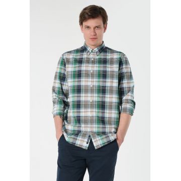 Camasa regular fit cu model in carouri Camasa regular fit cu model in carouri