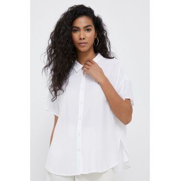 United Colors of Benetton camasa femei, culoarea alb, cu guler clasic, relaxed United Colors of Benetton camasa femei, culoarea alb, cu guler clasic, relaxed
