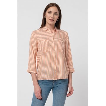Camasa cu model in dungi si maneci trei sferturi