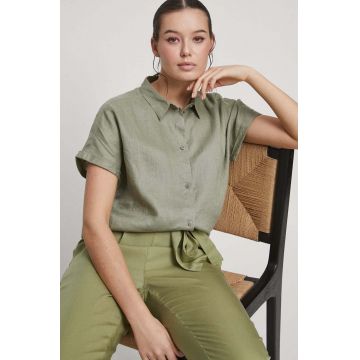 Medicine camasa de in culoarea verde, cu guler clasic, regular