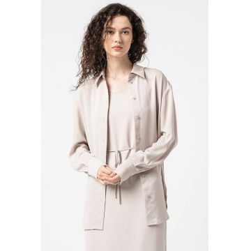Camasa relaxed fit cu guler ascutit