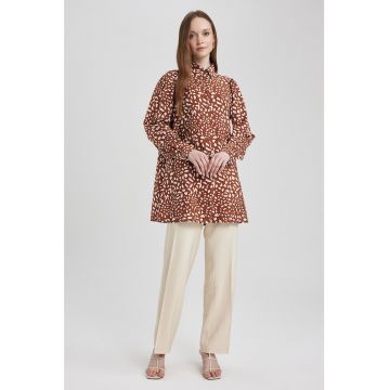 Camasa cu croiala lunga si animal print