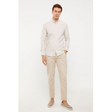 Camasa slim fit cu guler fixat cu nasturi