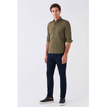 Camasa slim fit cu guler fixat cu nasturi
