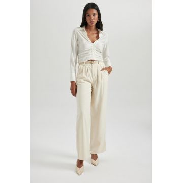 Camasa crop cu guler ascutit