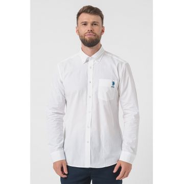 Camasa regular fit de bumbac cu buzuanr aplicat