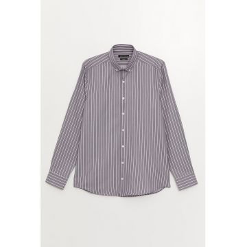 Camasa slim fit cu model in dungi si guler fixat cu nasturi