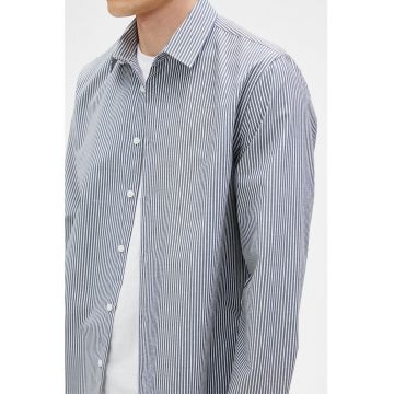 Camasa slim fit cu model in dungi