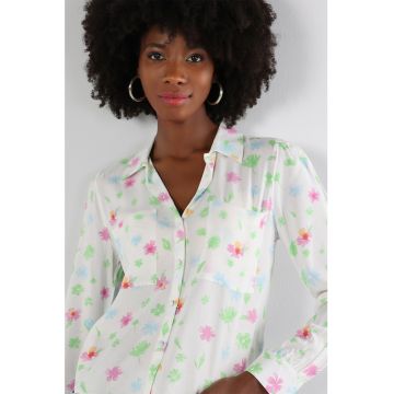 Camasa cu guler ascutit cu buzunar aplicat pe piept Camasa cu guler ascutit cu buzunar aplicat pe piept