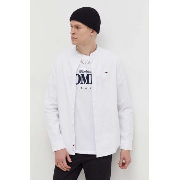 Tommy Jeans camasa din bumbac barbati, culoarea alb, cu guler stand-up, regular