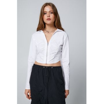 Camasa crop cu guler ascutit