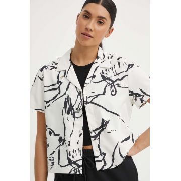 The North Face camasa femei, culoarea bej, cu guler clasic, regular, NF0A872YSI61