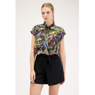 Camasa crop fara maneci cu model grafic