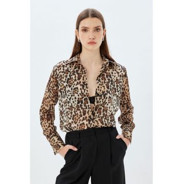 Camasa regular fit cu animal print - Maro inchis/Bej/Maro inchis
