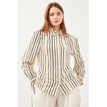 Camasa regular-fit cu model in dungi