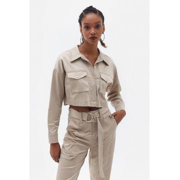 Camasa crop cu maneci cazute si buzunare aplicate Camasa crop cu maneci cazute si buzunare aplicate