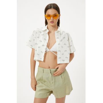 Camasa crop cu model si cu maneci scurte