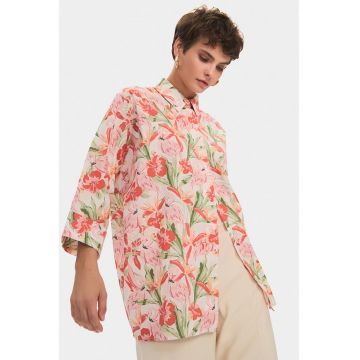 Camasa cu model floral si guler ascutit