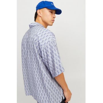 Camasa cu maneci scurte si model grafic - Albastru deschis