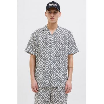 Camasa lejera cu model geometric