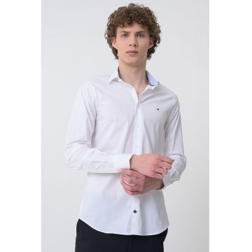 Camasa regular fit cu logo discret