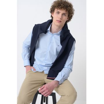 Camasa regular fit cu logo discret