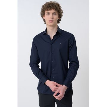 Camasa regular fit cu logo discret