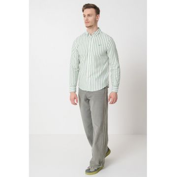 Camasa slim-fit din amestec de in cu mode in dungi
