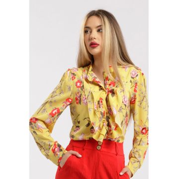 Camasa cu aplicatii cu volane si model