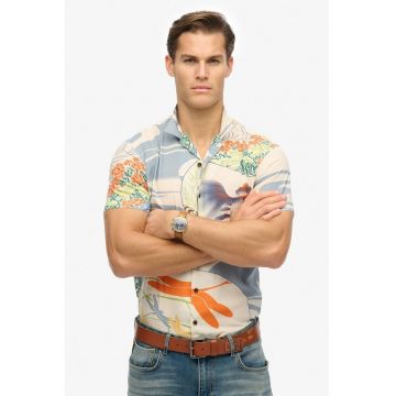 Camasa cu model floral si guler ascutit