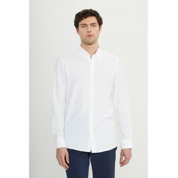 Camasa slim-fit cu guler fixat cu nasturi