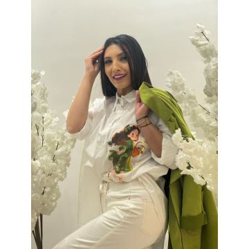 Camasa alba din bumbac cu imprimeu fetita cu rochia verde