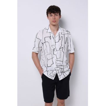 Camasa cu model abstract si maneci scurte