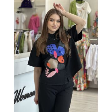Camasa neagra scurta cu imprimeu colorat si nasturei negri