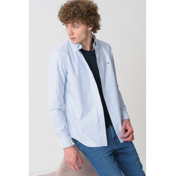 Camasa Oxford regular fit cu model in dungi