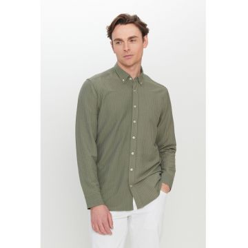 Camasa slim-fit cu guler fixat cu nasturi
