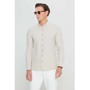 Camasa slim-fit cu guler fixat cu nasturi