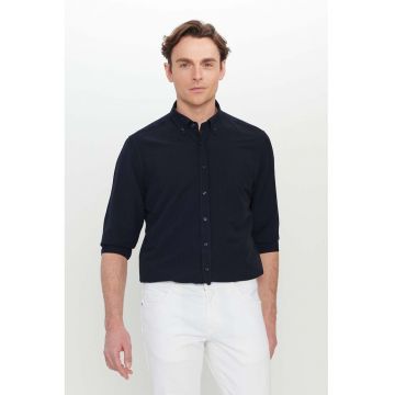Camasa slim-fit cu guler fixat cu nasturi