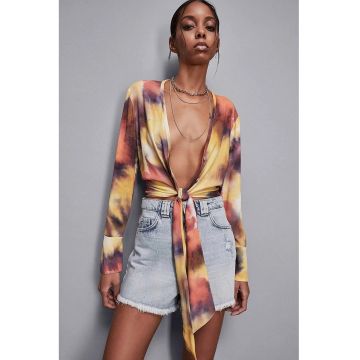 Cămașă cu mânecă lungă - cordon reglabil în talie și imprimeu tie dye