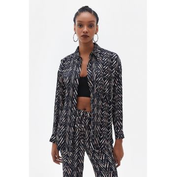 Camasa cu maneci lungi si model