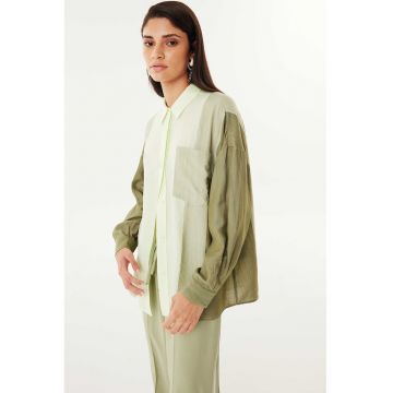 Camasa cu model colorblock si maneci lungi