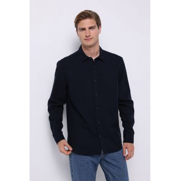 Camasa regular fit cu guler ascutit