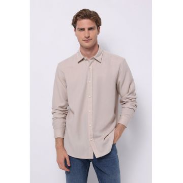 Camasa regular fit cu guler ascutit