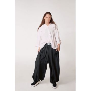 Camasa alba oversize cu maneci fluture si volane pe spate