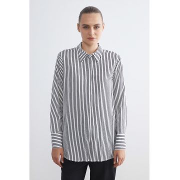 Camasa lejera cu model in dungi si guler clasic